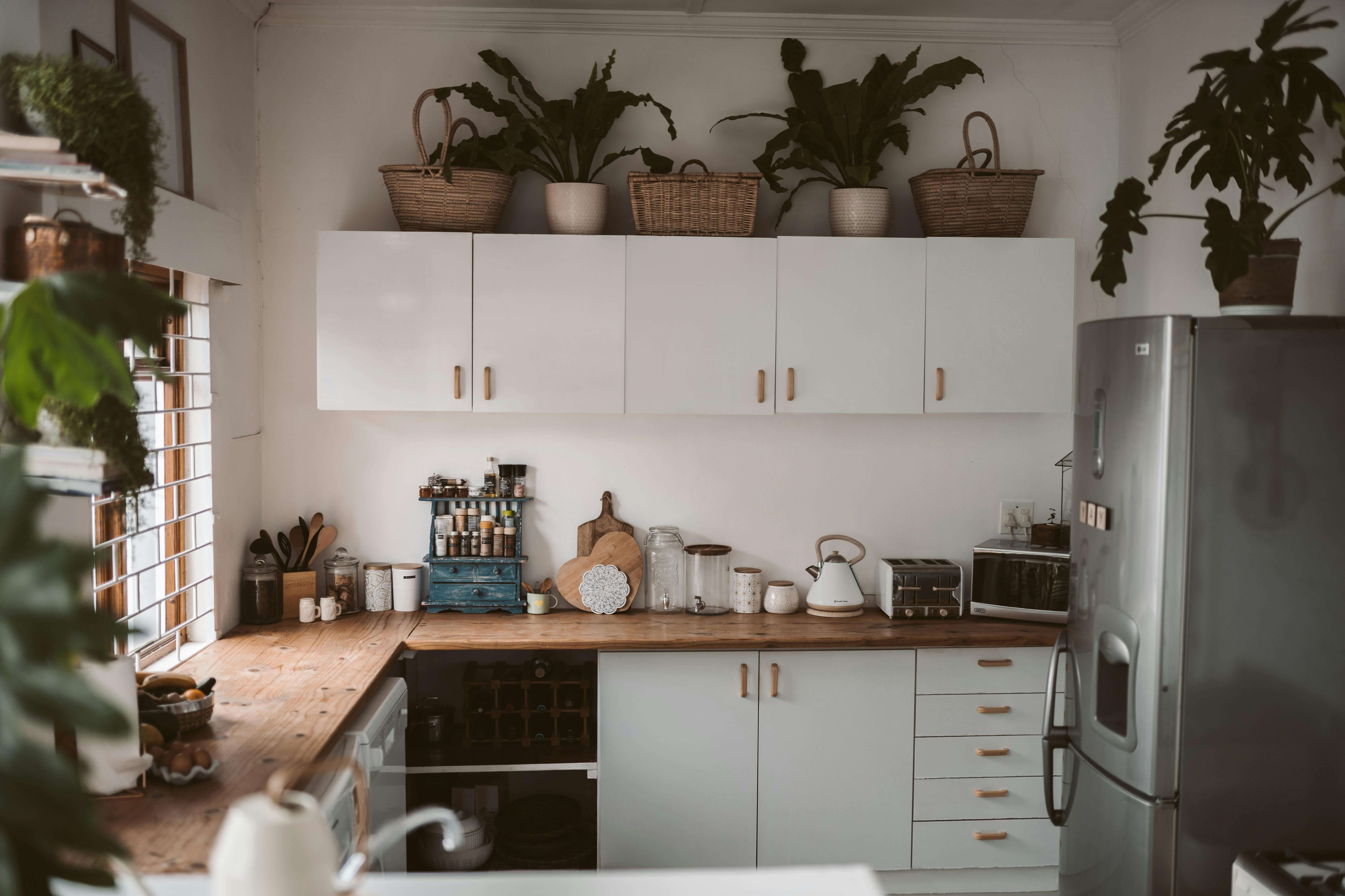 Kitchen & Dining